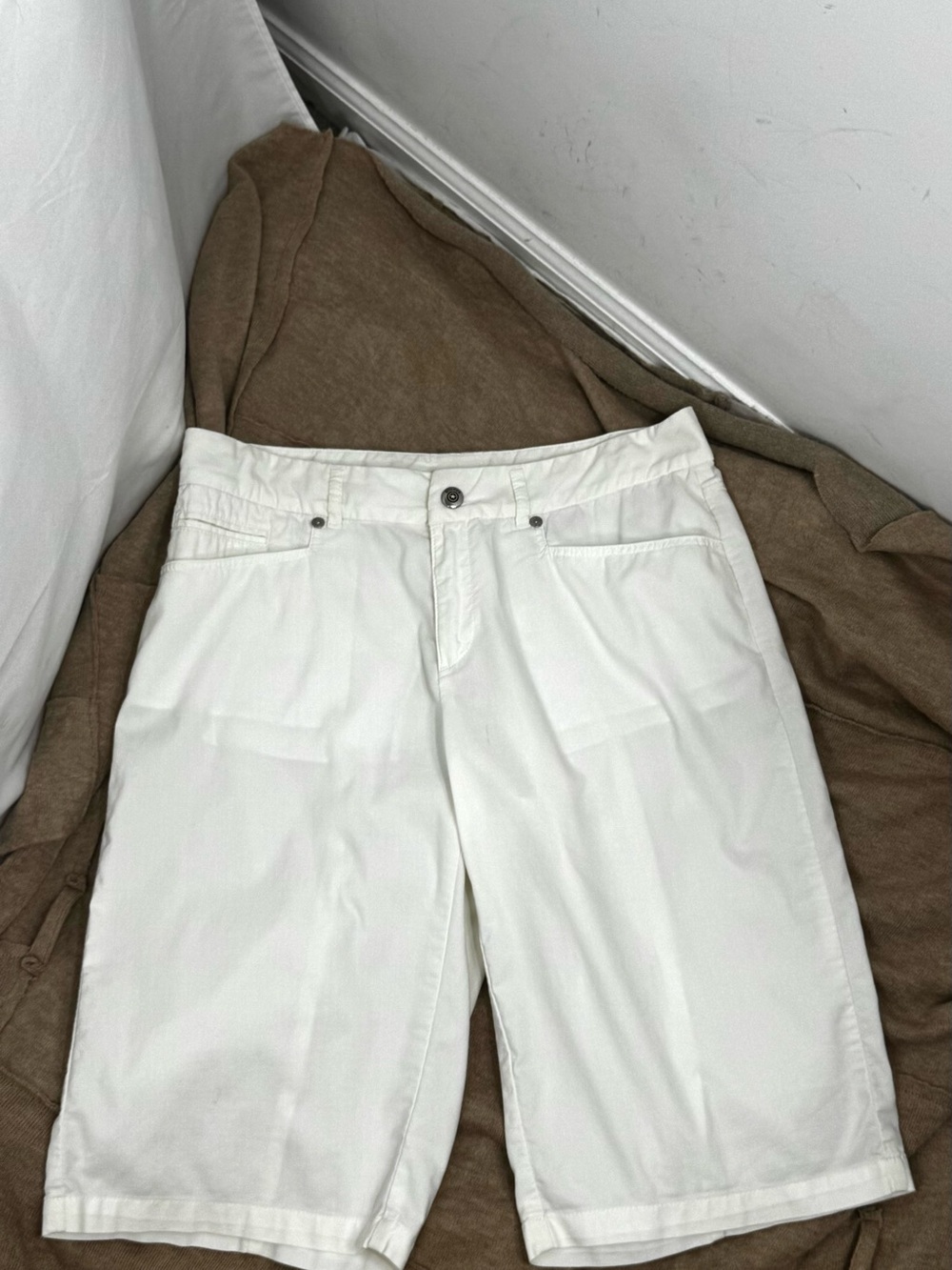 Bogner Lara White Cotton Stretch Bermuda Shorts Golf Resort Luxury US 6 EU 36